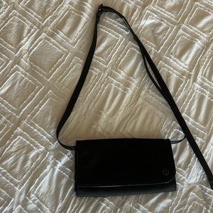 Lulumon crossbody/wallet